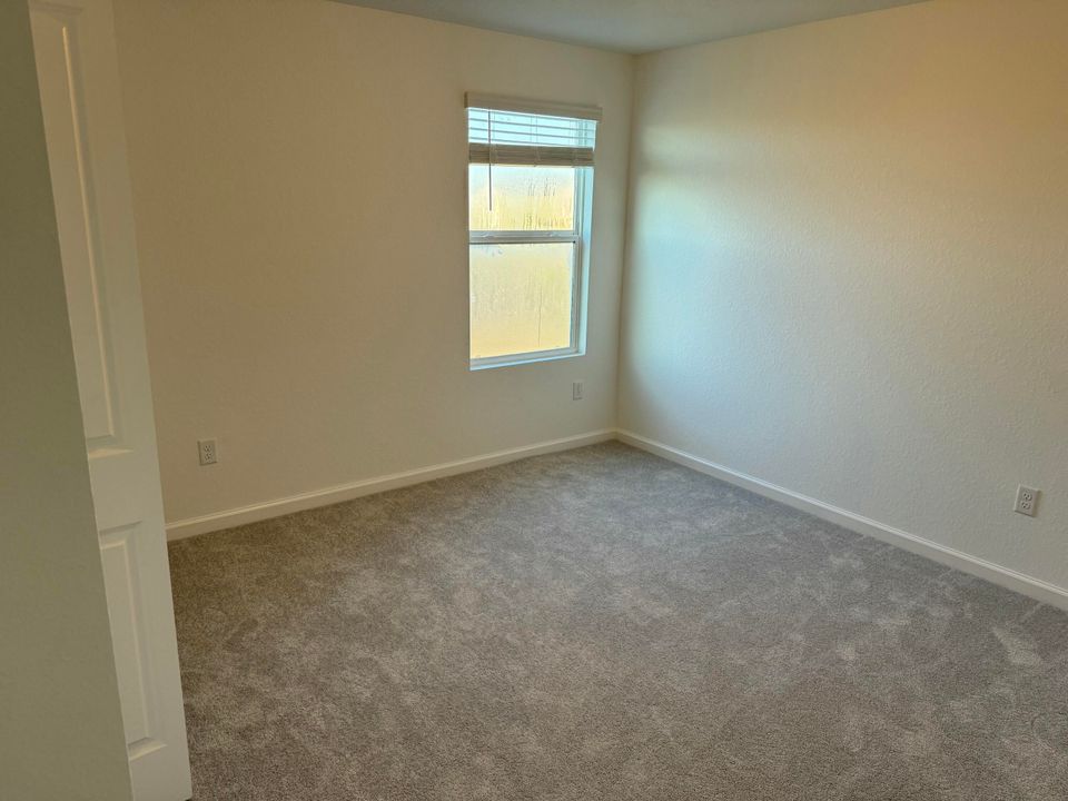 For Rent: $2,750 (5 beds, 2 baths, 2326 Square Feet)