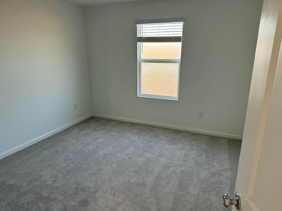 For Rent: $2,750 (5 beds, 2 baths, 2326 Square Feet)