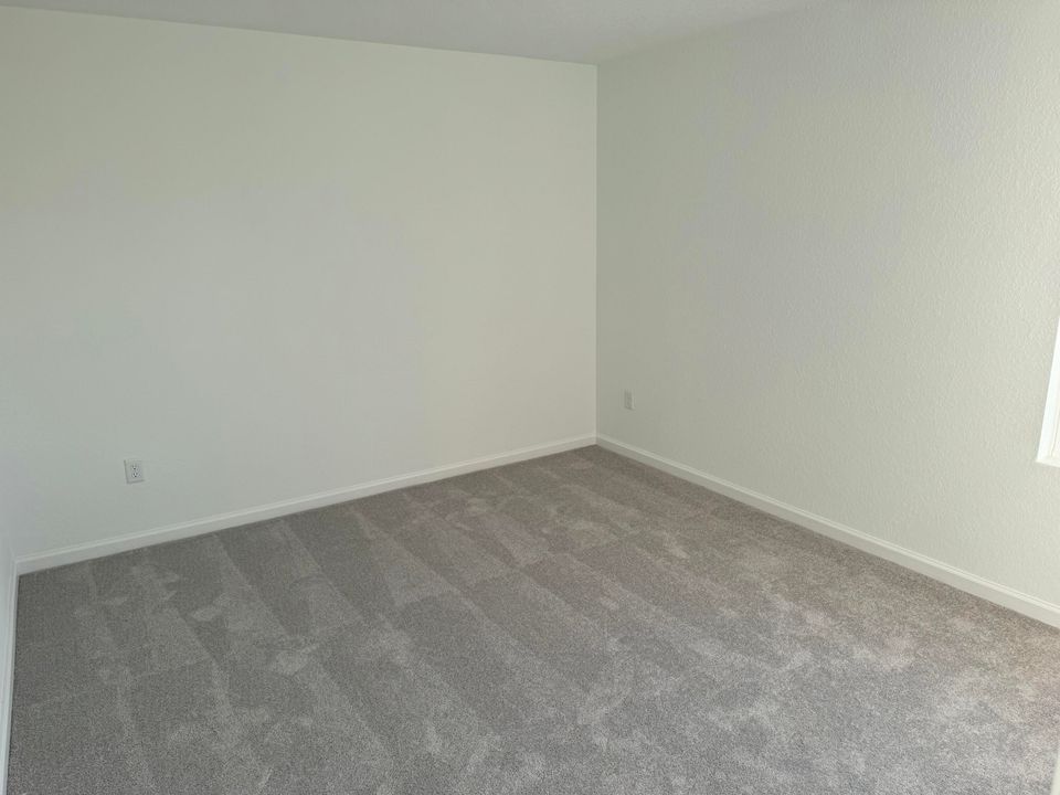 For Rent: $2,750 (5 beds, 2 baths, 2326 Square Feet)