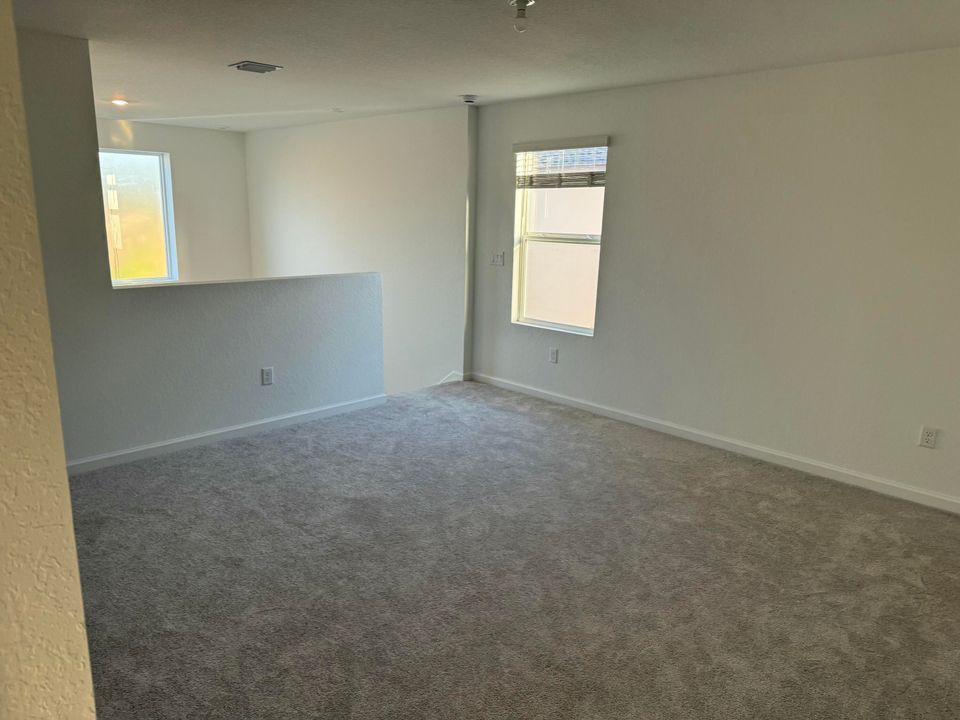 For Rent: $2,750 (5 beds, 2 baths, 2326 Square Feet)