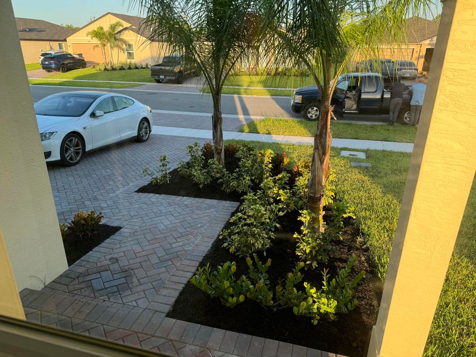 For Rent: $2,750 (5 beds, 2 baths, 2326 Square Feet)