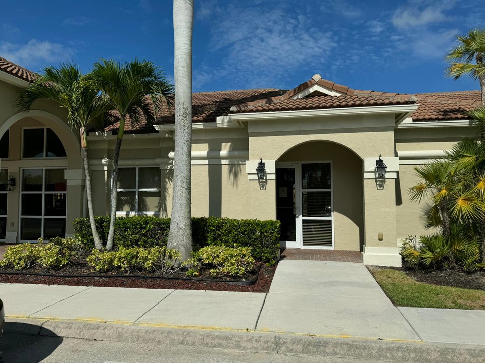 For Rent: $2,750 (5 beds, 2 baths, 2326 Square Feet)