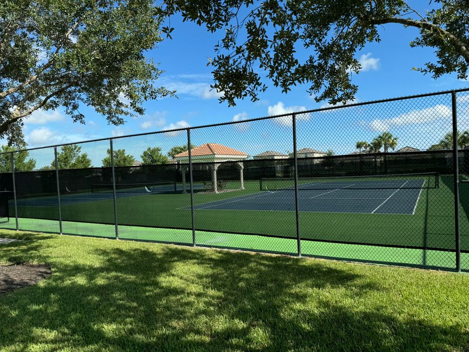 For Rent: $2,750 (5 beds, 2 baths, 2326 Square Feet)