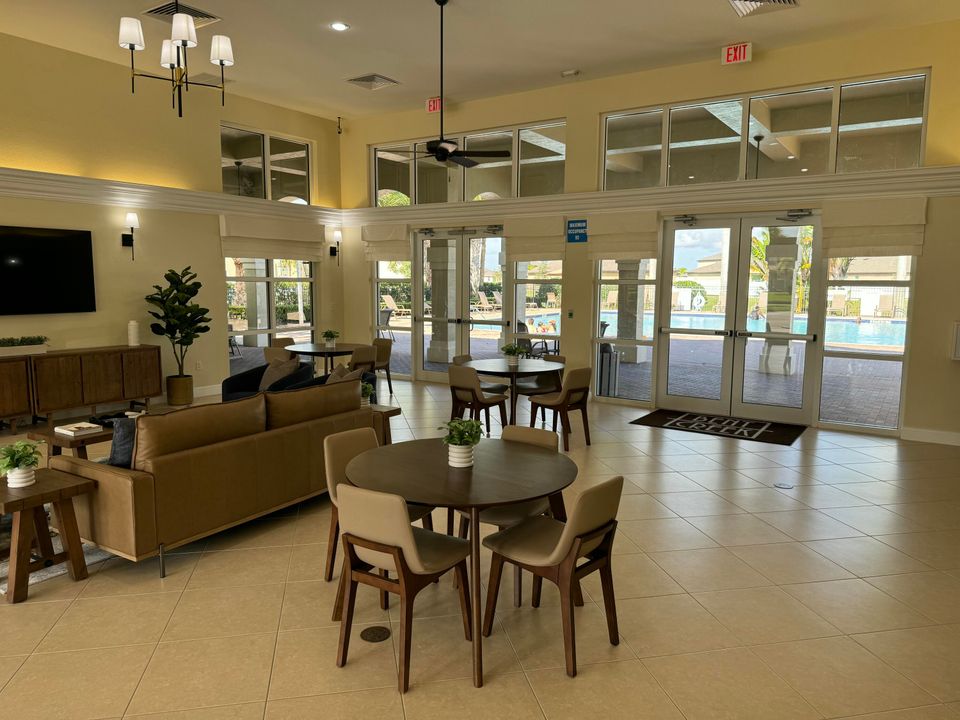 For Rent: $2,750 (5 beds, 2 baths, 2326 Square Feet)