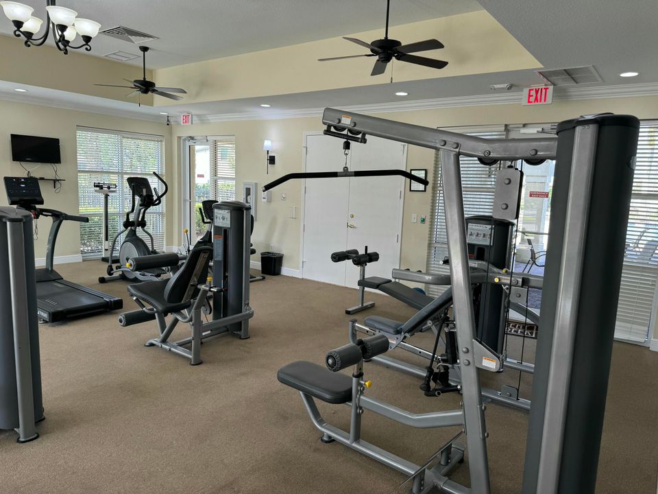 For Rent: $2,750 (5 beds, 2 baths, 2326 Square Feet)