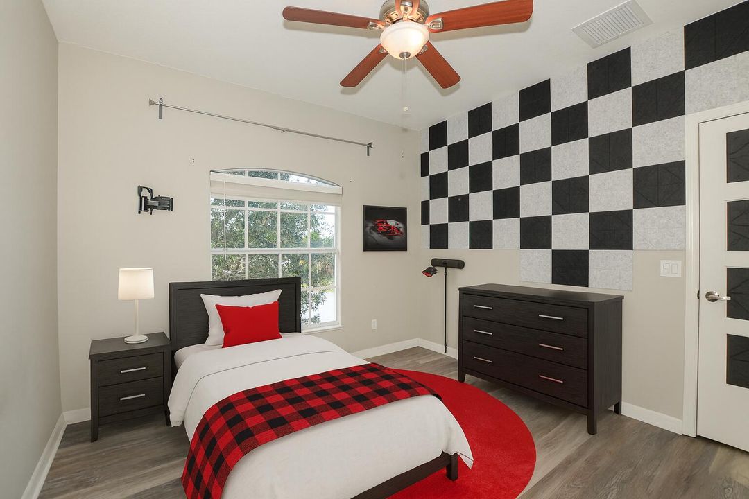 For Sale: $525,000 (4 beds, 3 baths, 2727 Square Feet)