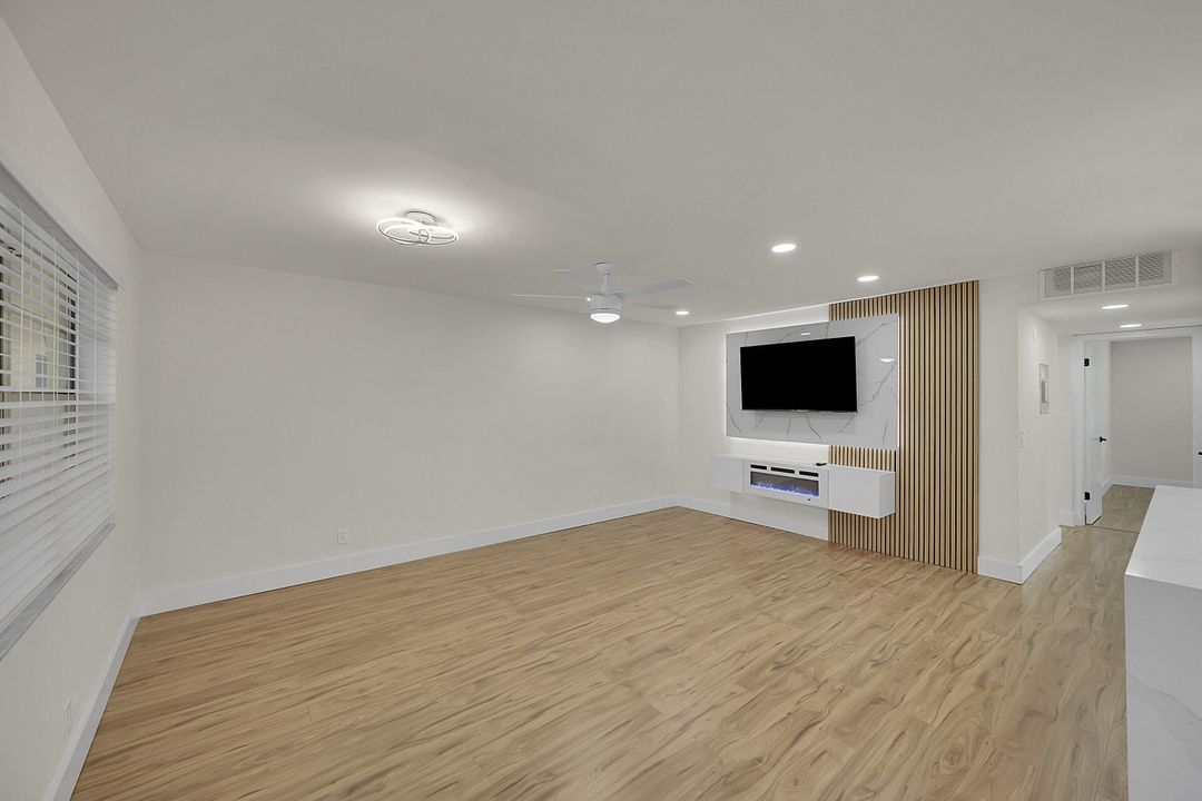 На продажу: $160,000 (2 спален, 2 ванн, 920 Квадратных фут)