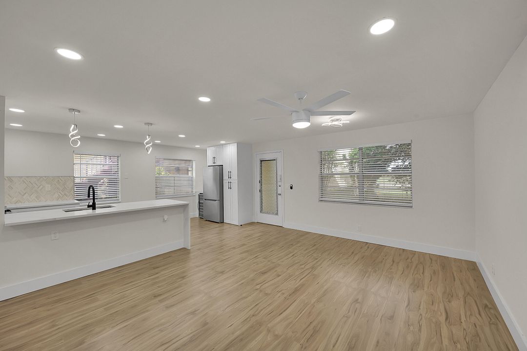 На продажу: $160,000 (2 спален, 2 ванн, 920 Квадратных фут)