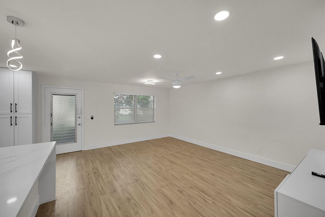 На продажу: $160,000 (2 спален, 2 ванн, 920 Квадратных фут)