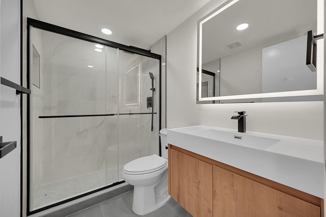 На продажу: $160,000 (2 спален, 2 ванн, 920 Квадратных фут)