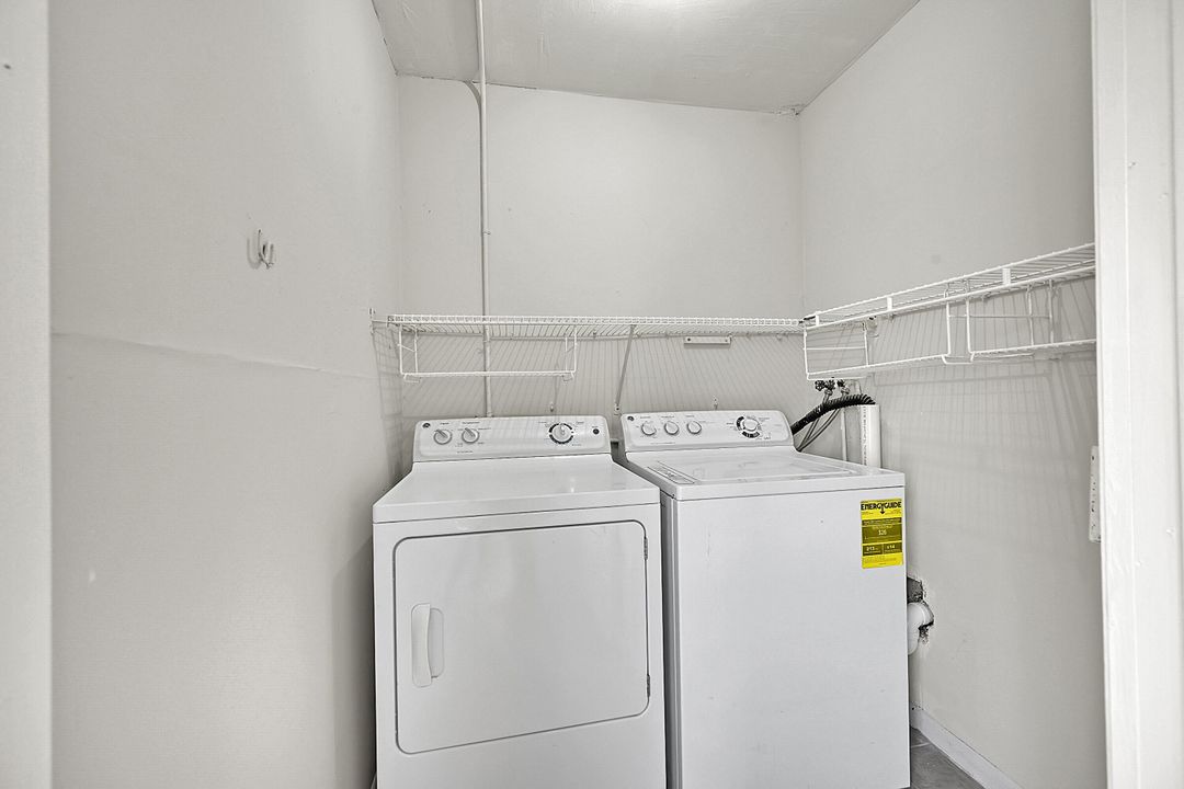 На продажу: $160,000 (2 спален, 2 ванн, 920 Квадратных фут)