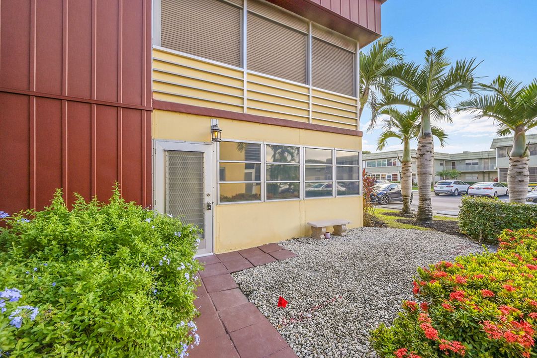 На продажу: $160,000 (2 спален, 2 ванн, 920 Квадратных фут)