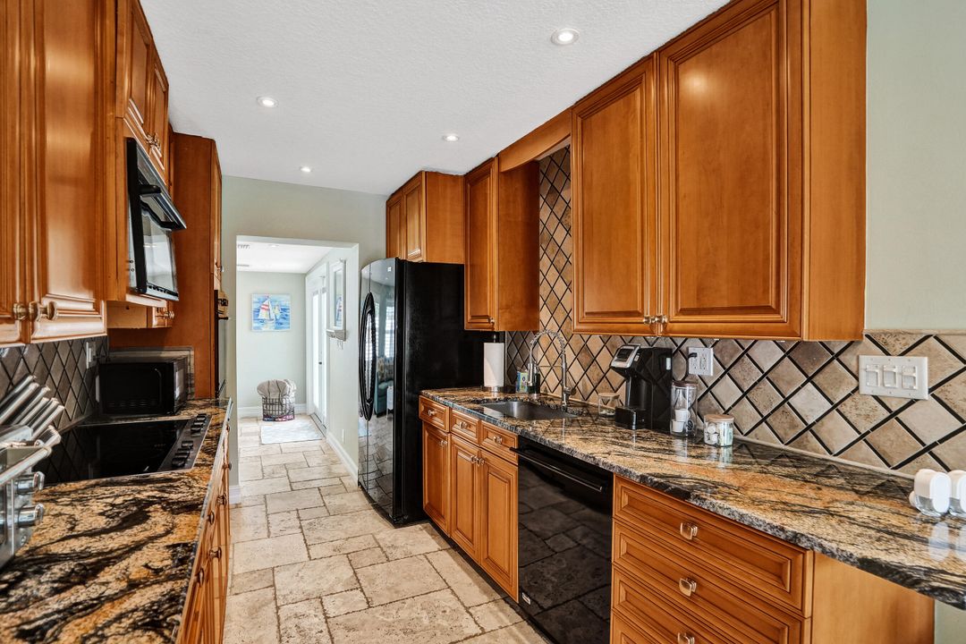 For Rent: $3,100 (2 beds, 1 baths, 816 Square Feet)