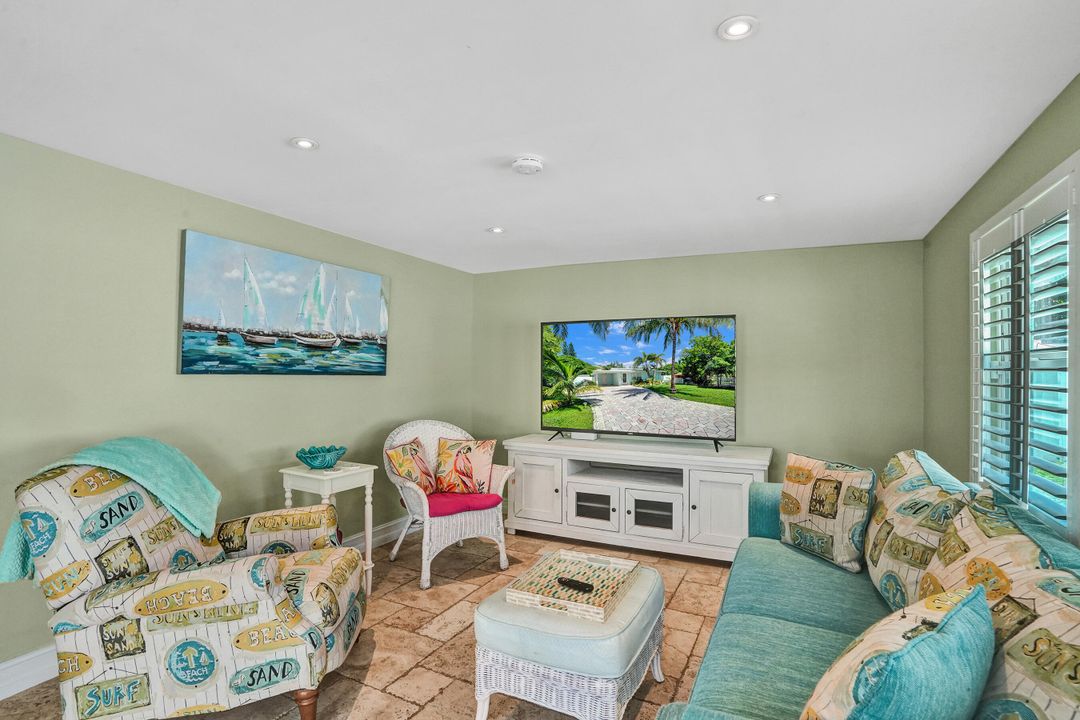 For Rent: $3,100 (2 beds, 1 baths, 816 Square Feet)