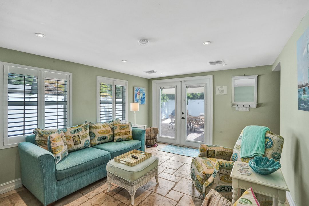 For Rent: $3,100 (2 beds, 1 baths, 816 Square Feet)