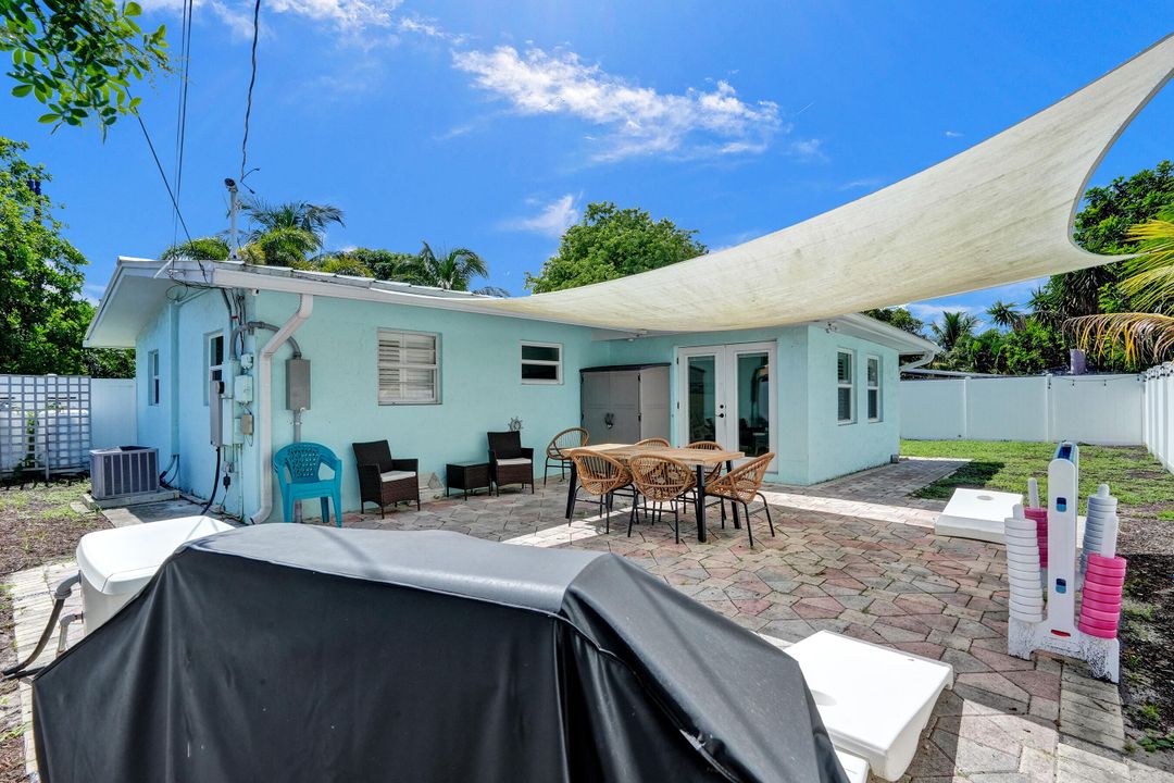 For Rent: $3,100 (2 beds, 1 baths, 816 Square Feet)