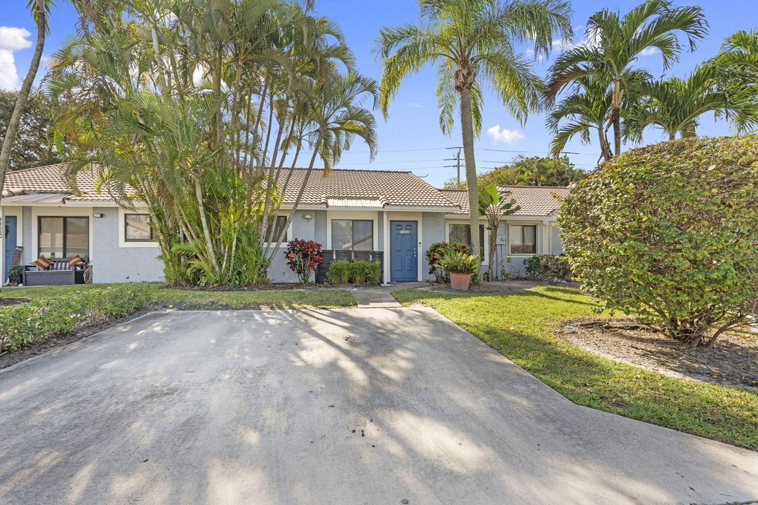 For Sale: $349,000 (2 beds, 2 baths, 1177 Square Feet)