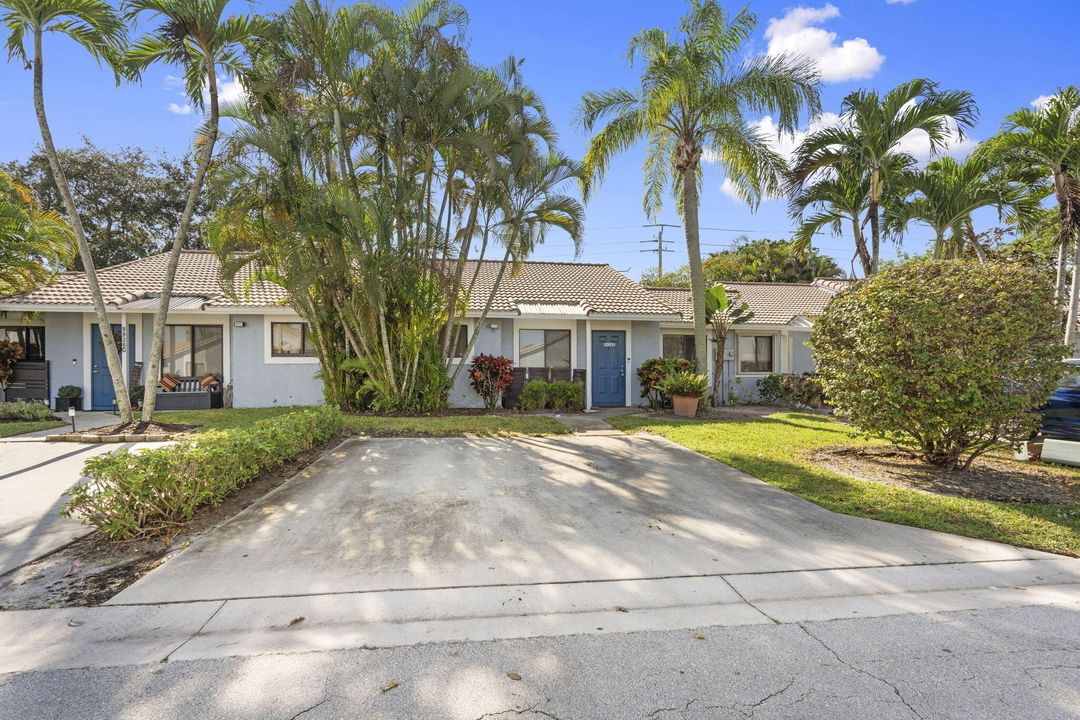 For Sale: $349,000 (2 beds, 2 baths, 1177 Square Feet)