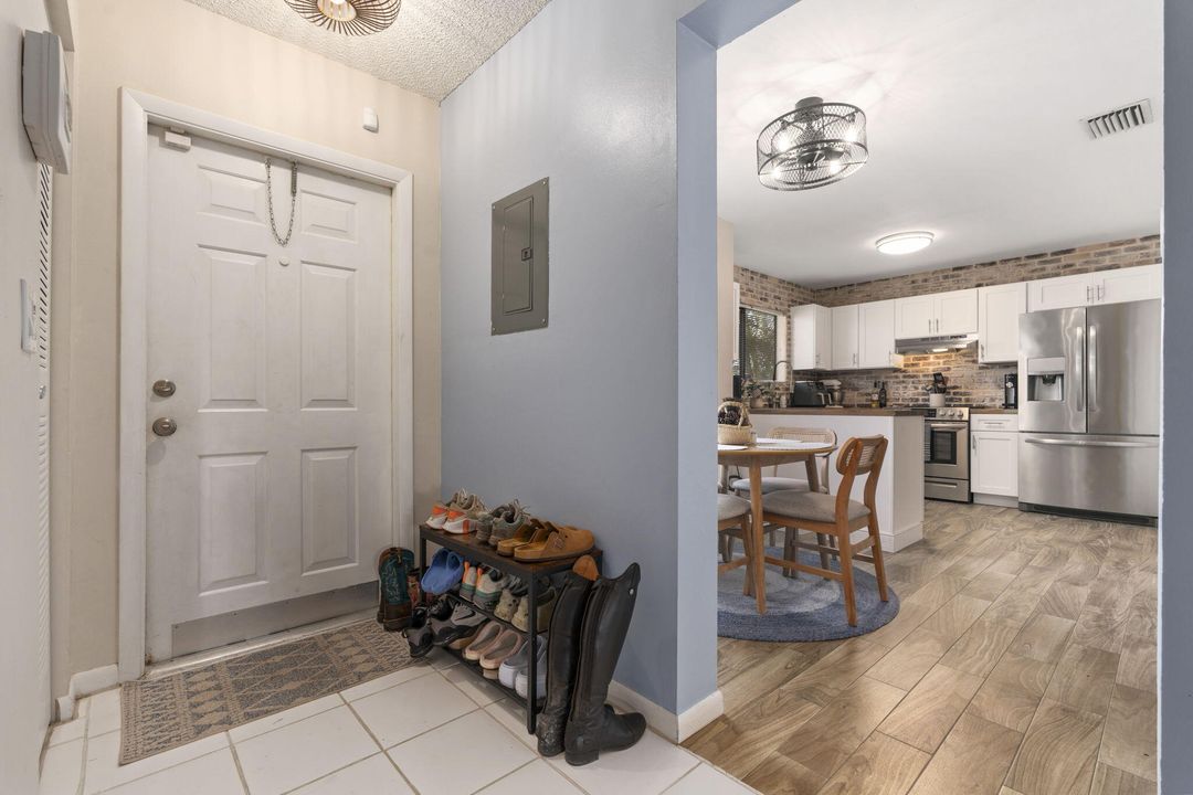 For Sale: $349,000 (2 beds, 2 baths, 1177 Square Feet)