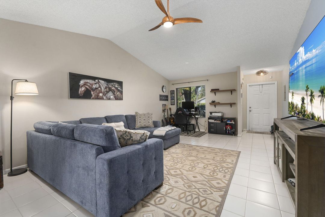 For Sale: $349,000 (2 beds, 2 baths, 1177 Square Feet)
