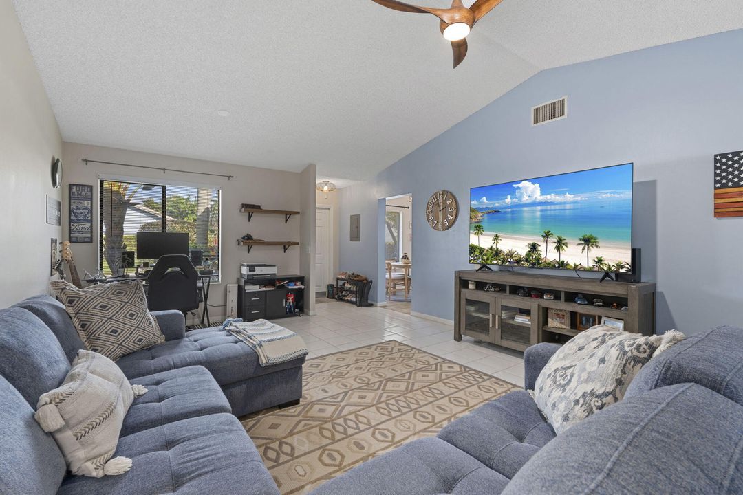 For Sale: $349,000 (2 beds, 2 baths, 1177 Square Feet)