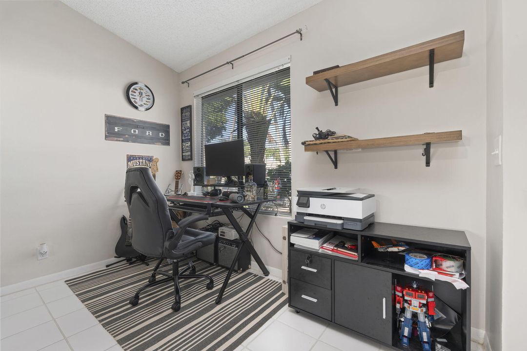 For Sale: $349,000 (2 beds, 2 baths, 1177 Square Feet)