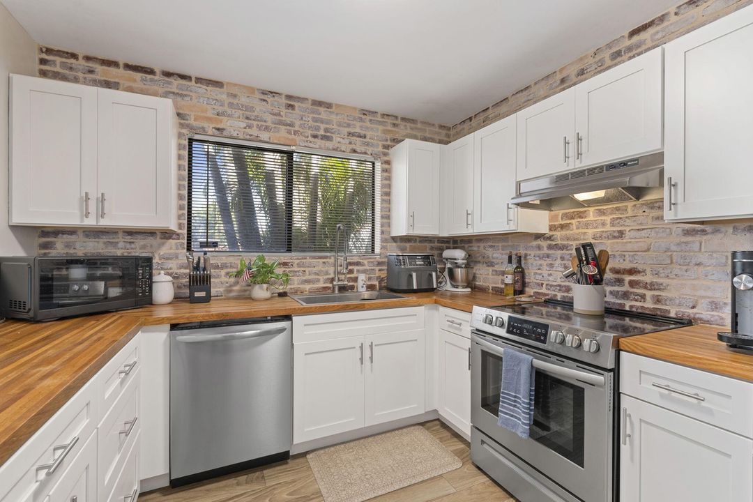 For Sale: $349,000 (2 beds, 2 baths, 1177 Square Feet)