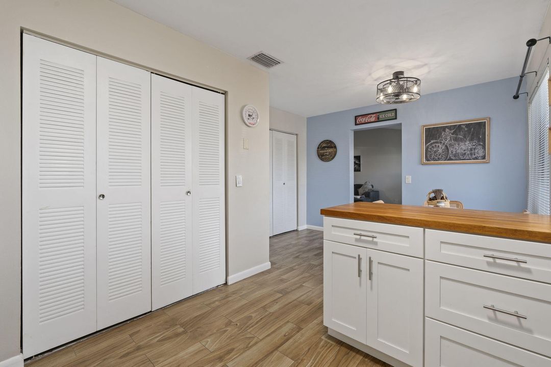 For Sale: $349,000 (2 beds, 2 baths, 1177 Square Feet)