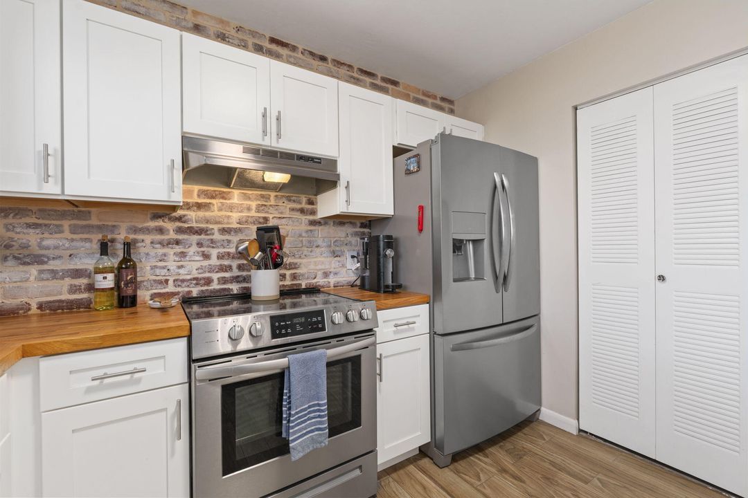 For Sale: $349,000 (2 beds, 2 baths, 1177 Square Feet)
