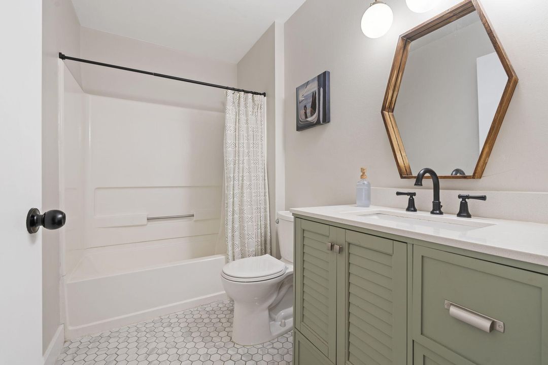 For Sale: $349,000 (2 beds, 2 baths, 1177 Square Feet)