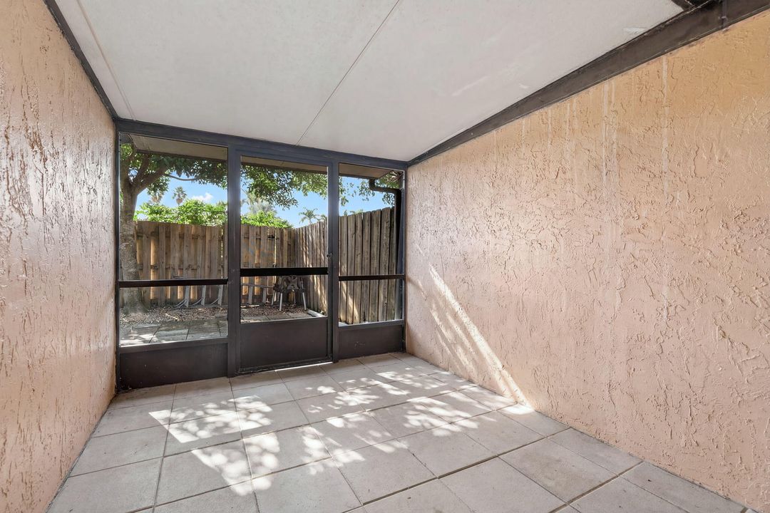 For Sale: $349,000 (2 beds, 2 baths, 1177 Square Feet)