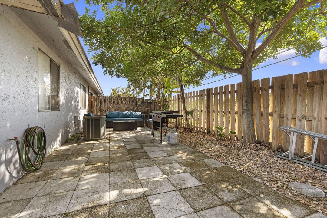 For Sale: $349,000 (2 beds, 2 baths, 1177 Square Feet)