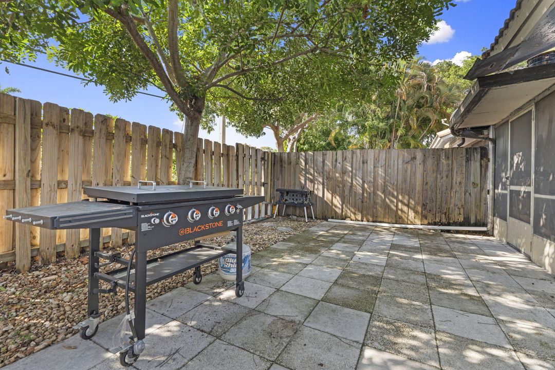 For Sale: $349,000 (2 beds, 2 baths, 1177 Square Feet)