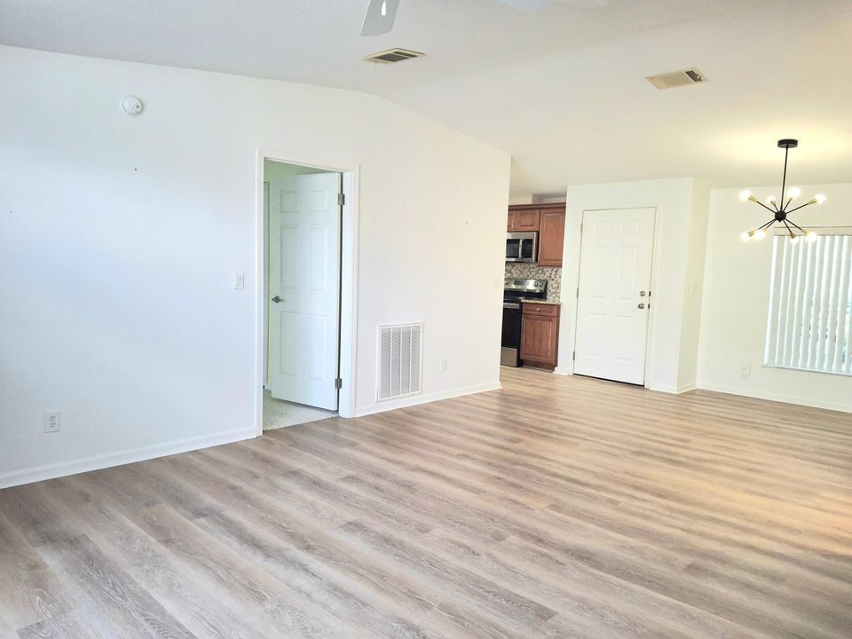 En Venta: $159,900 (2 camas, 2 baños, 1342 Pies cuadrados)