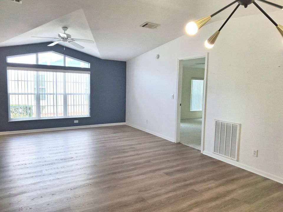 En Venta: $159,900 (2 camas, 2 baños, 1342 Pies cuadrados)