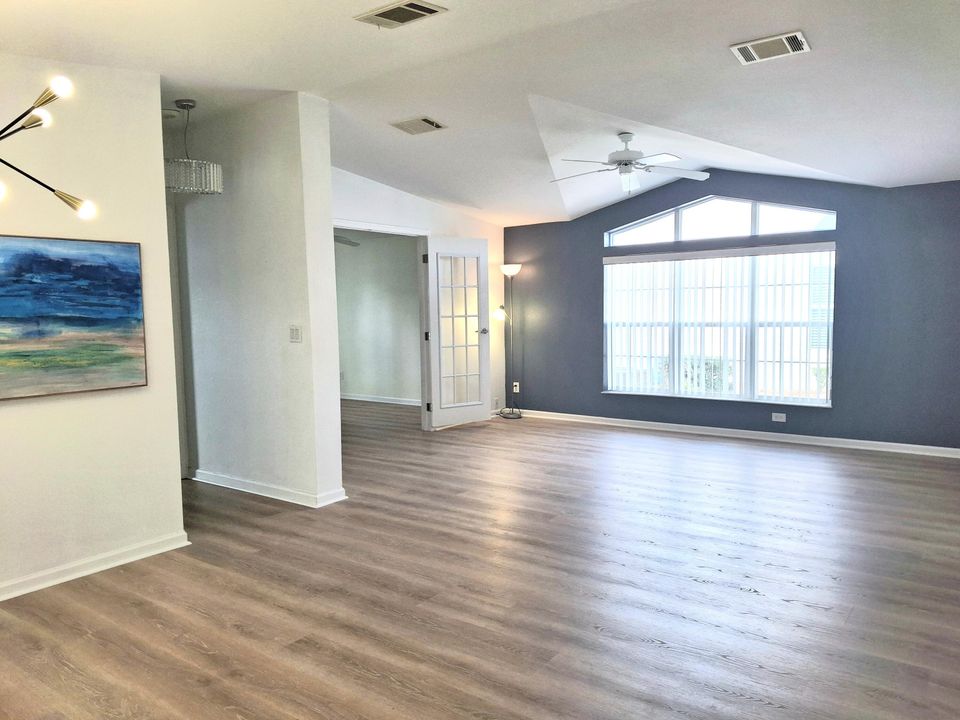 En Venta: $159,900 (2 camas, 2 baños, 1342 Pies cuadrados)