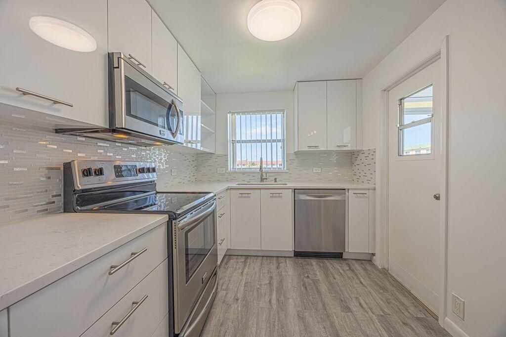 For Sale: $247,500 (2 beds, 2 baths, 1090 Square Feet)