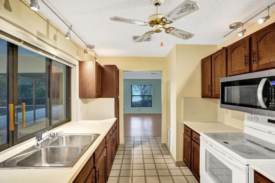 For Sale: $899,000 (3 beds, 2 baths, 2151 Square Feet)