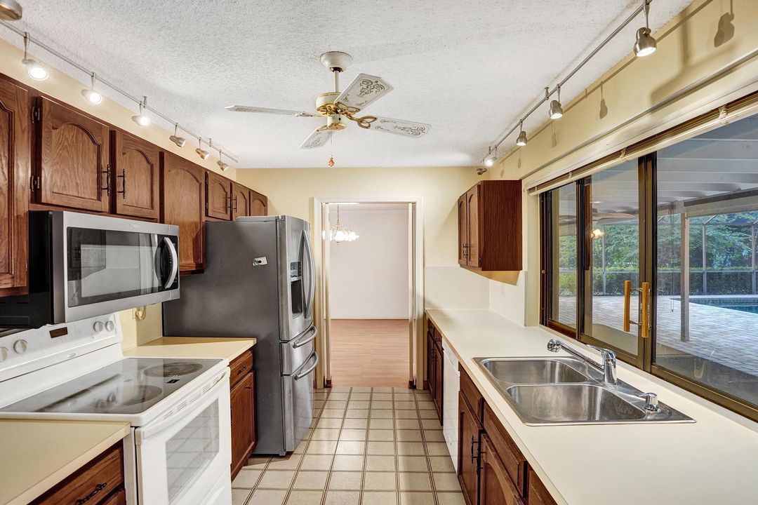 For Sale: $899,000 (3 beds, 2 baths, 2151 Square Feet)