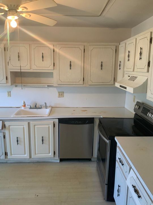 На продажу: $124,900 (2 спален, 2 ванн, 1148 Квадратных фут)