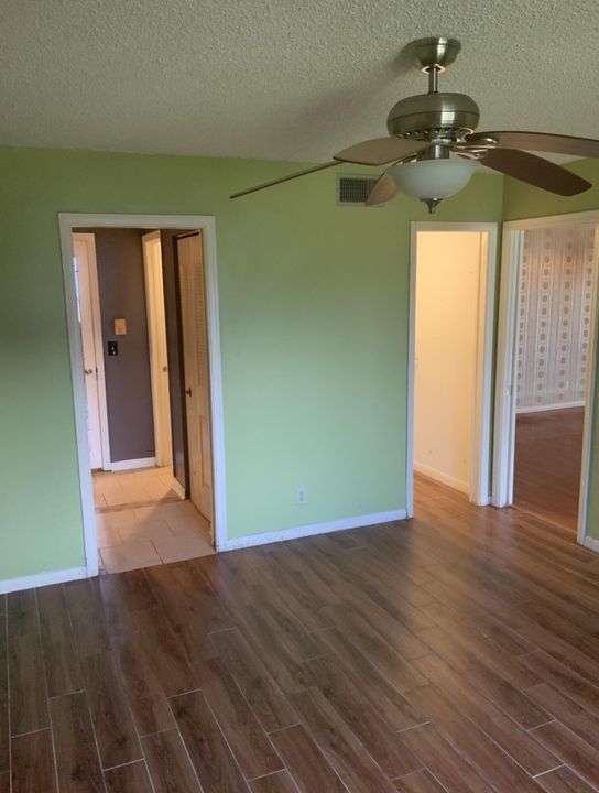 На продажу: $124,900 (2 спален, 2 ванн, 1148 Квадратных фут)