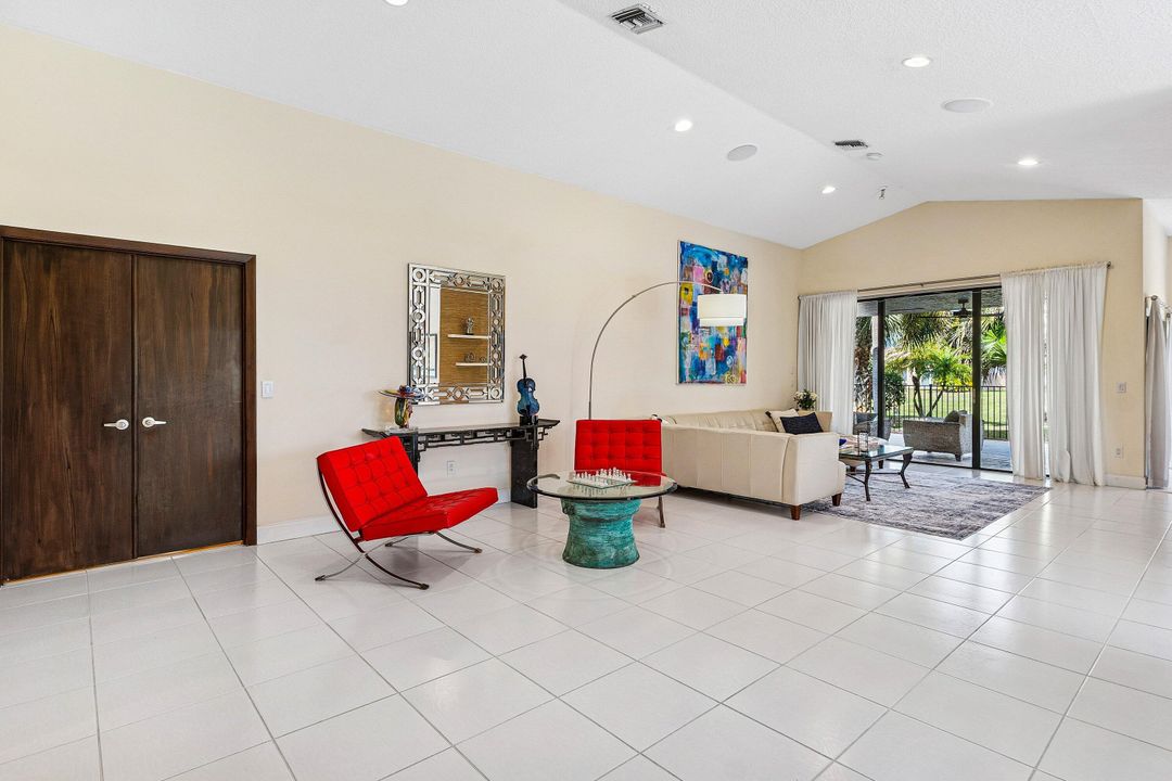 For Sale: $675,000 (2 beds, 2 baths, 1939 Square Feet)