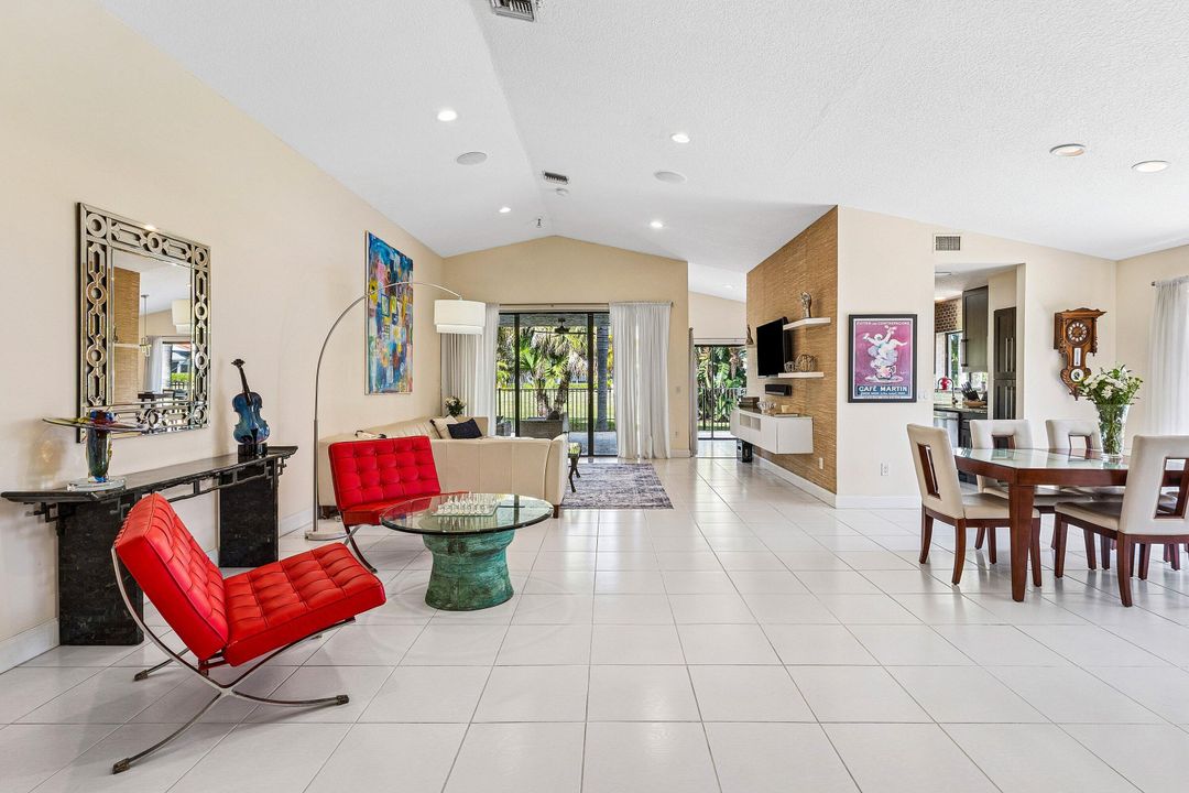 For Sale: $675,000 (2 beds, 2 baths, 1939 Square Feet)