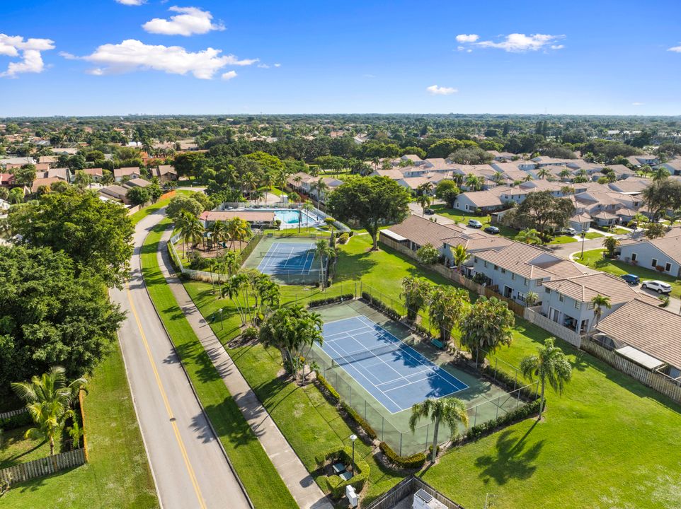 For Sale: $349,000 (2 beds, 2 baths, 1177 Square Feet)