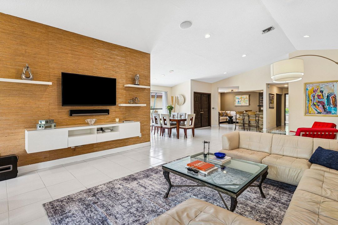 For Sale: $675,000 (2 beds, 2 baths, 1939 Square Feet)