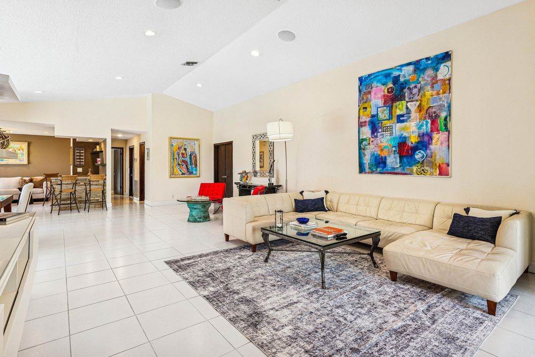 For Sale: $675,000 (2 beds, 2 baths, 1939 Square Feet)