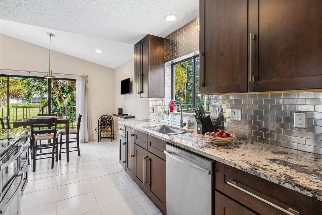 For Sale: $675,000 (2 beds, 2 baths, 1939 Square Feet)