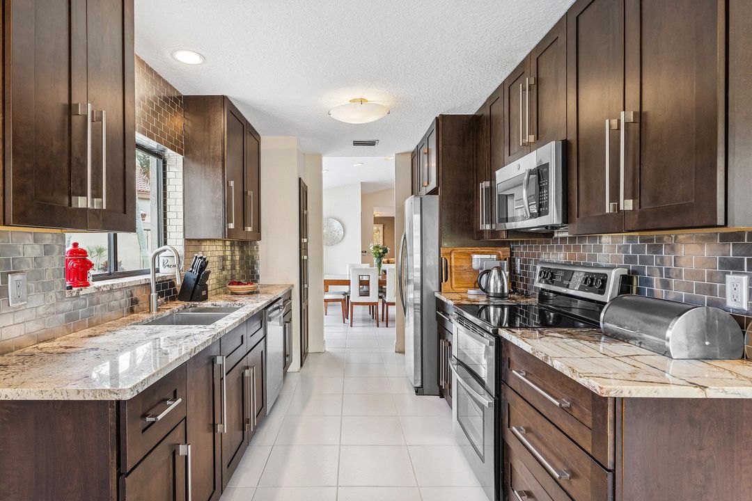 For Sale: $675,000 (2 beds, 2 baths, 1939 Square Feet)