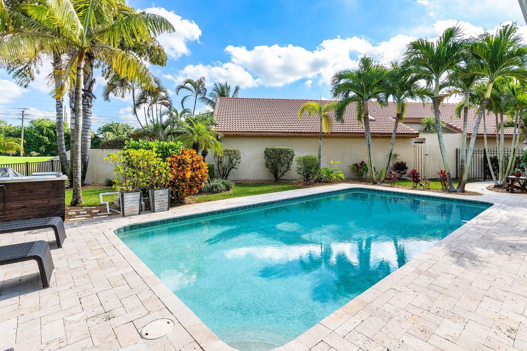 For Sale: $675,000 (2 beds, 2 baths, 1939 Square Feet)