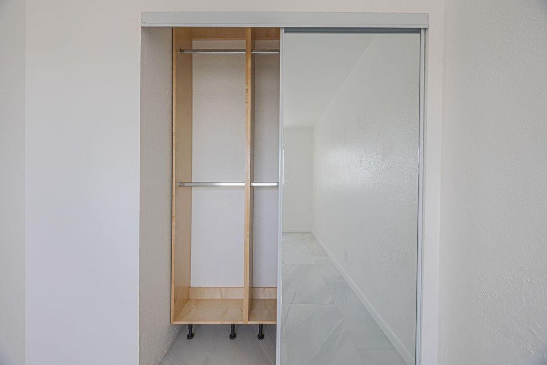 For Sale: $247,500 (2 beds, 2 baths, 1090 Square Feet)